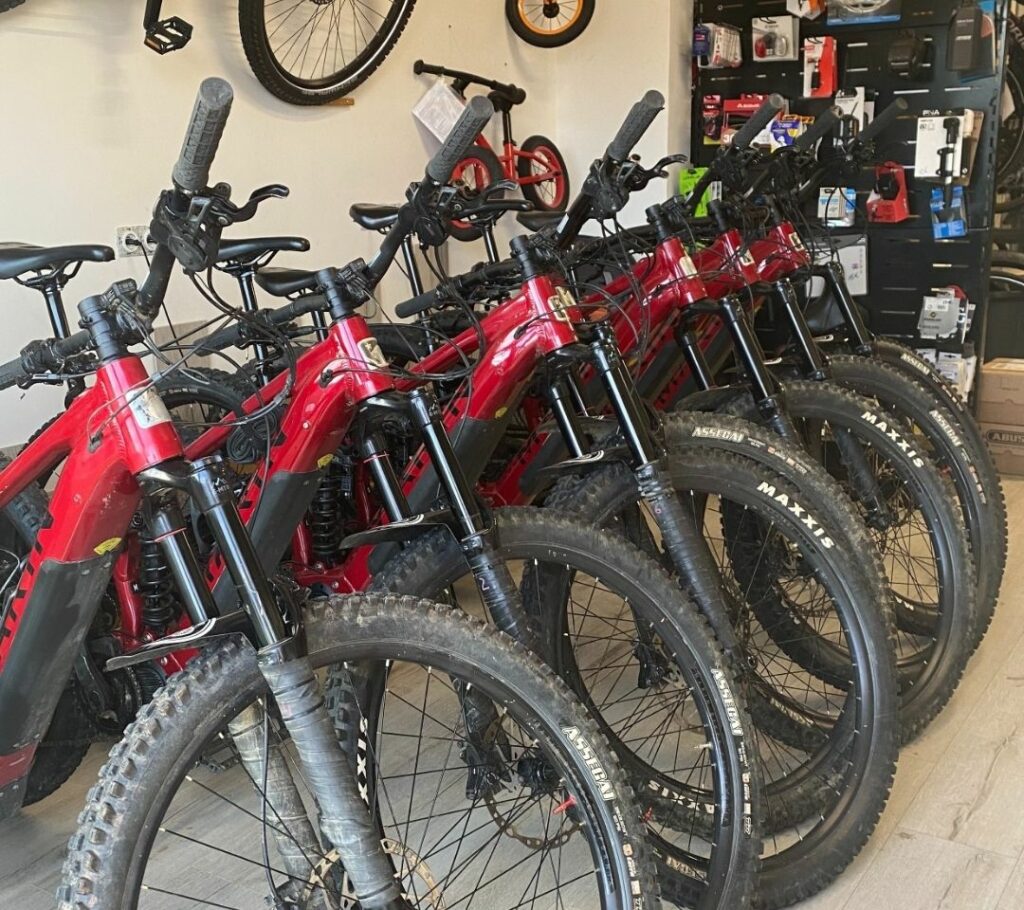 Vélo d'occasion reconditionné de LE VELO ROUGE disponible à la vente